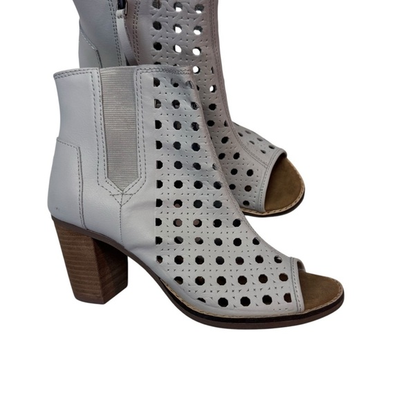 Toms Majorca Eyelet Leather Bootie Block Heel Peep Toe Sandal Dove Gray SZ 7W - Picture 3 of 7